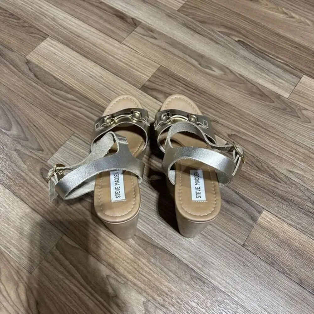 Steve Madden Women's Buckle Bit Ankle Strap Wedge‎ Heel Sandals Silver Size 7
